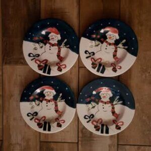 AT HOME 4 plates w/x-mas decor